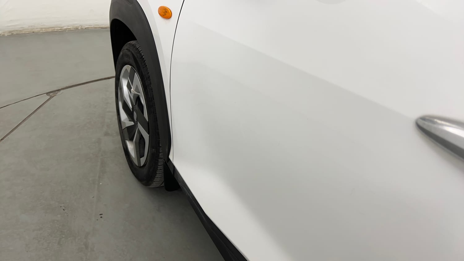 Used 2025 Nissan Magnite Visia B4D 1.0 Petrol MT Petrol Manual dents MINOR DENT