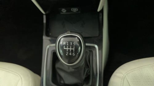 Used 2024 Mahindra XUV 3XO AX7 1.2 Petrol Petrol Manual interior GEAR  KNOB VIEW