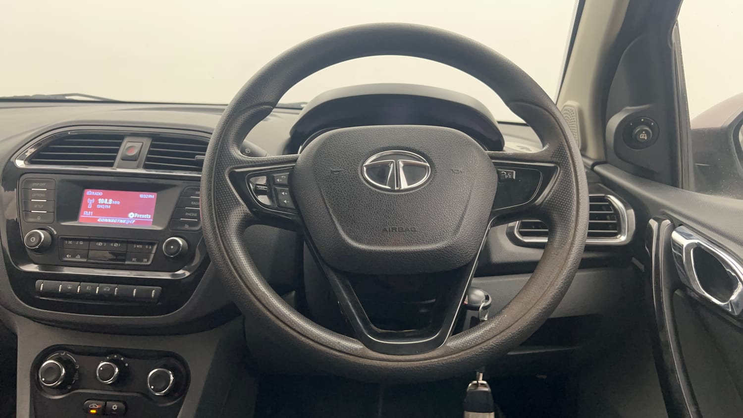 Used 2018 Tata Tigor Revotron XZA Petrol Automatic interior STEERING VIEW