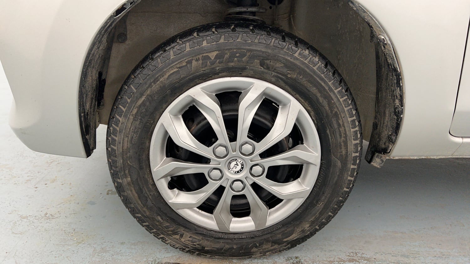 Used 2018 Maruti Suzuki Alto 800 VXi Petrol Manual tyres LEFT FRONT TYRE RIM VIEW