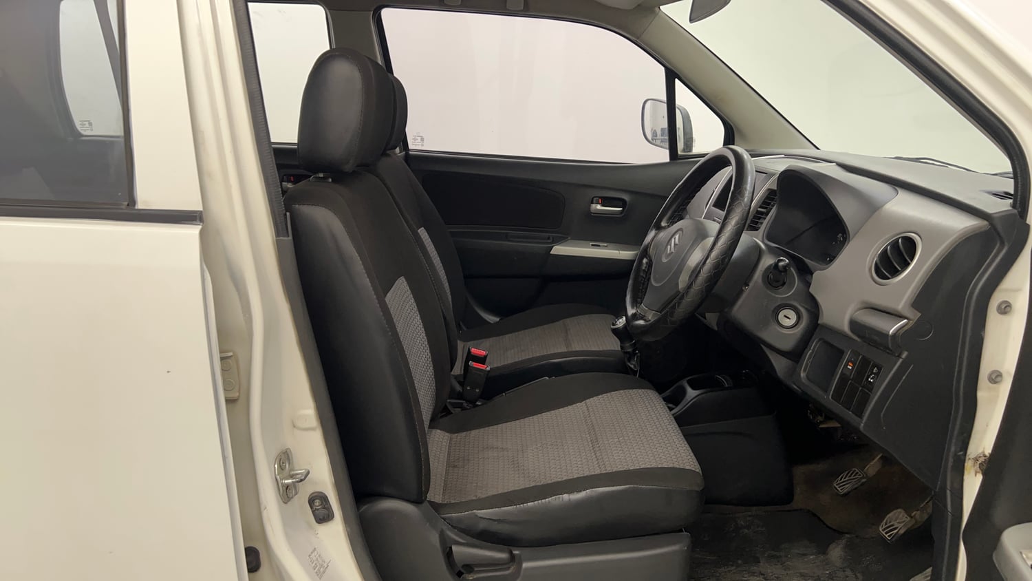 Used 2012 Maruti Suzuki Wagon R LXi Petrol Manual interior RIGHT SIDE FRONT DOOR CABIN VIEW