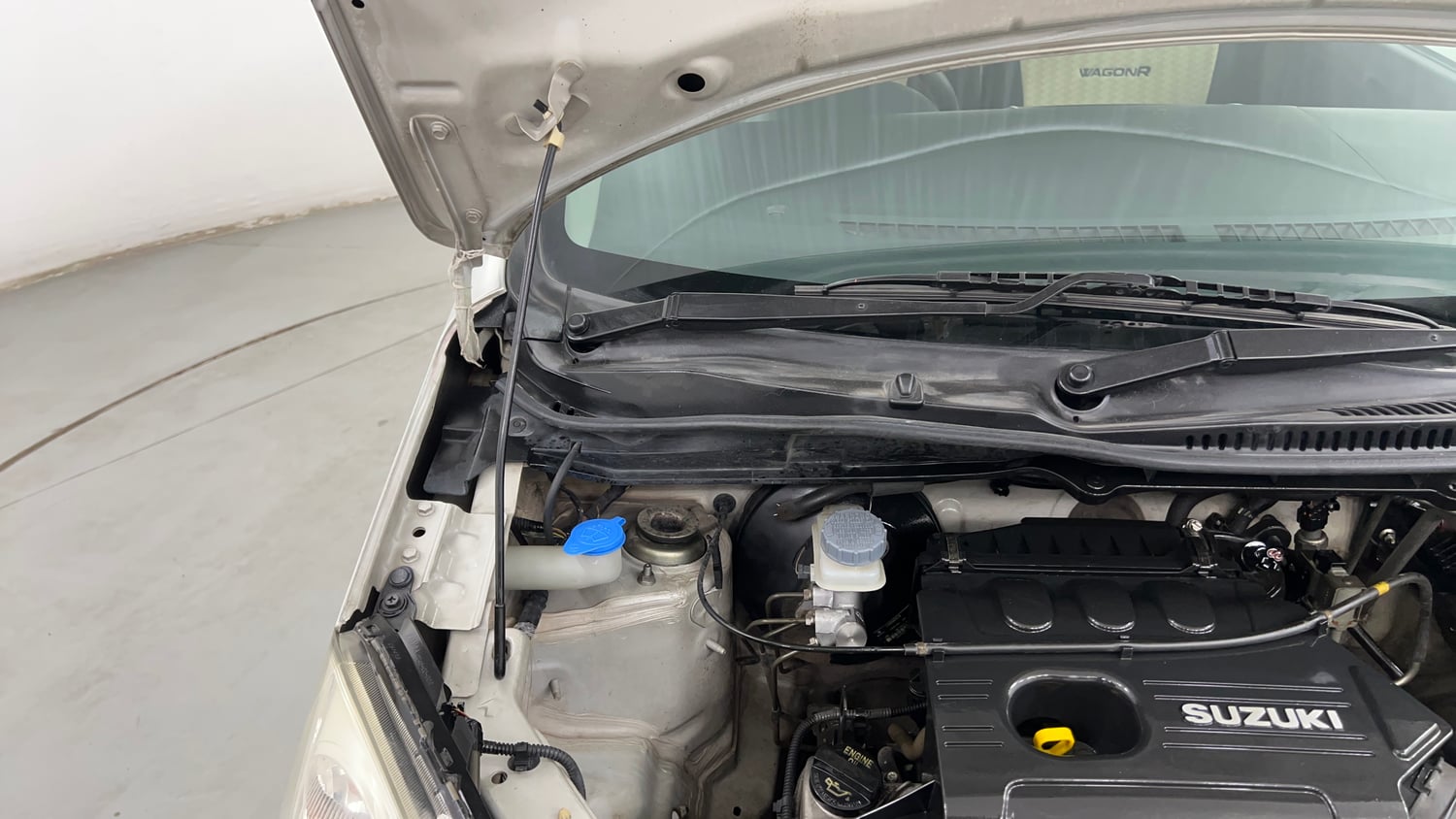 Used 2012 Maruti Suzuki Wagon R 1.0 VXi Petrol Manual engine ENGINE RIGHT SIDE HINGE & APRON VIEW