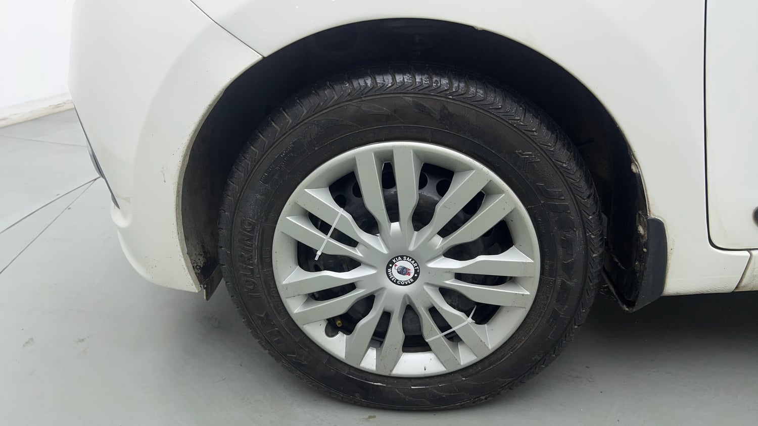 Used 2015 Hyundai Grand i10 Sportz 1.2 Kappa VTVT Petrol Manual tyres LEFT FRONT TYRE RIM VIEW