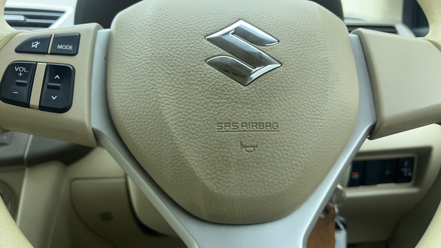 Used 2015 Maruti Suzuki Ertiga ZXi Petrol Manual top_features Airbags