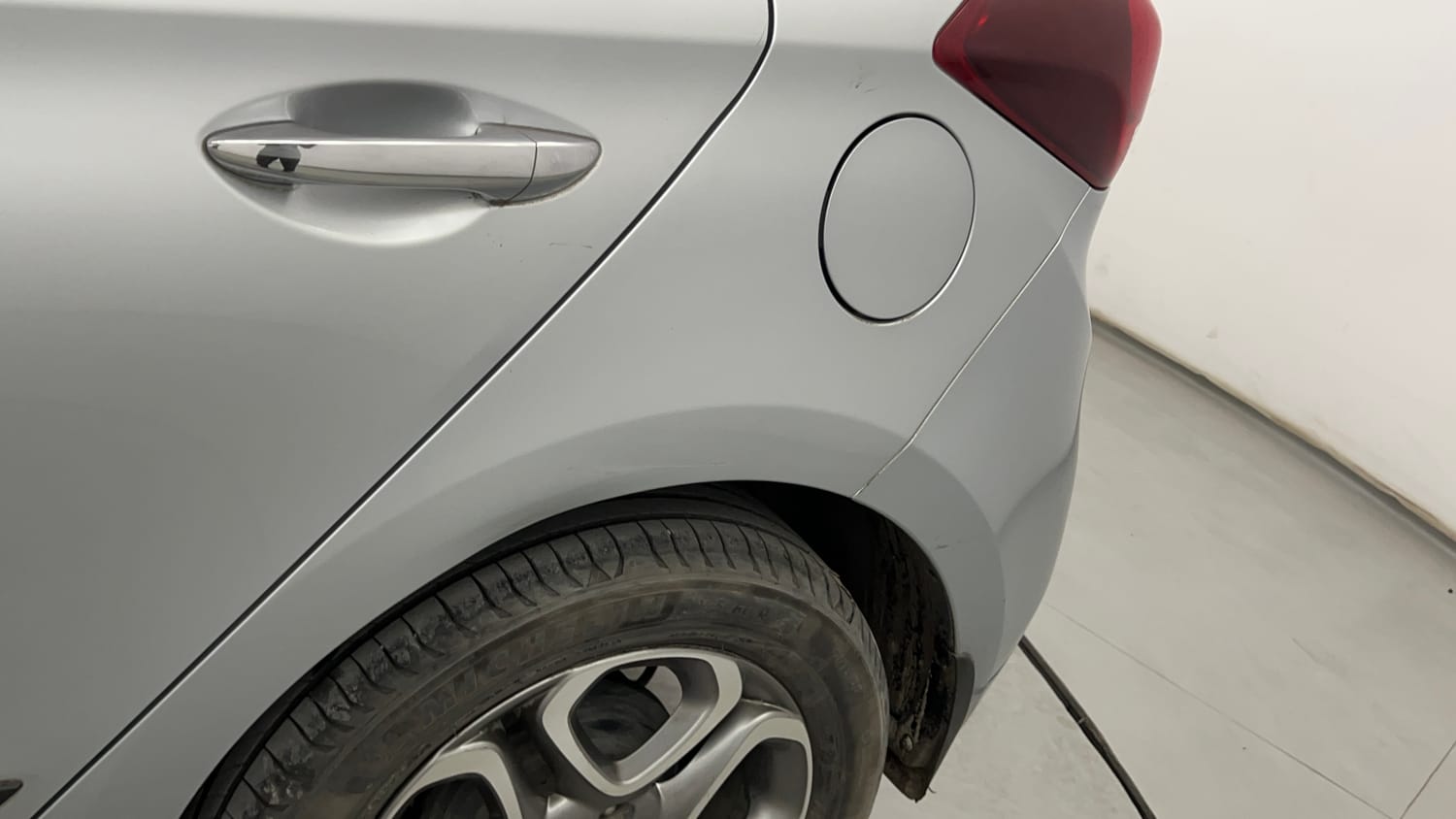 Used 2019 Hyundai Elite i20 Asta 1.2 (O) Petrol Manual dents MINOR SCRATCH