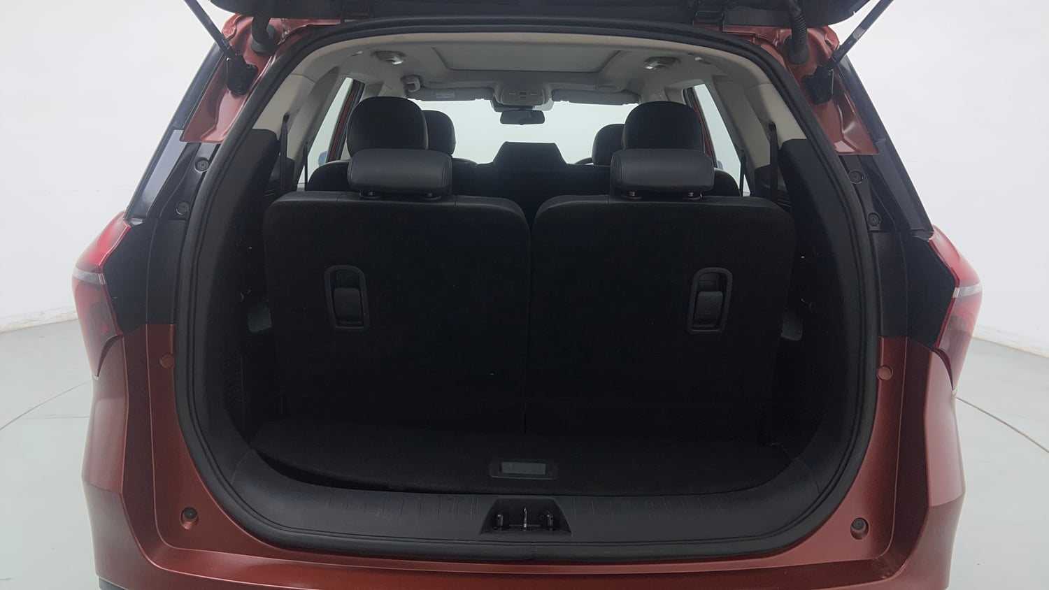 Used 2024 Mahindra XUV700 AX7 Luxury Pack Petrol 7 STR Blaze Editon AT Petrol Automatic interior DICKY INSIDE VIEW