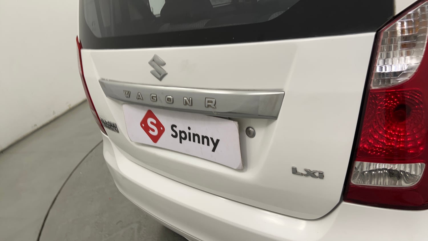 Used 2012 Maruti Suzuki Wagon R LXi Petrol Manual dents MINOR DENT