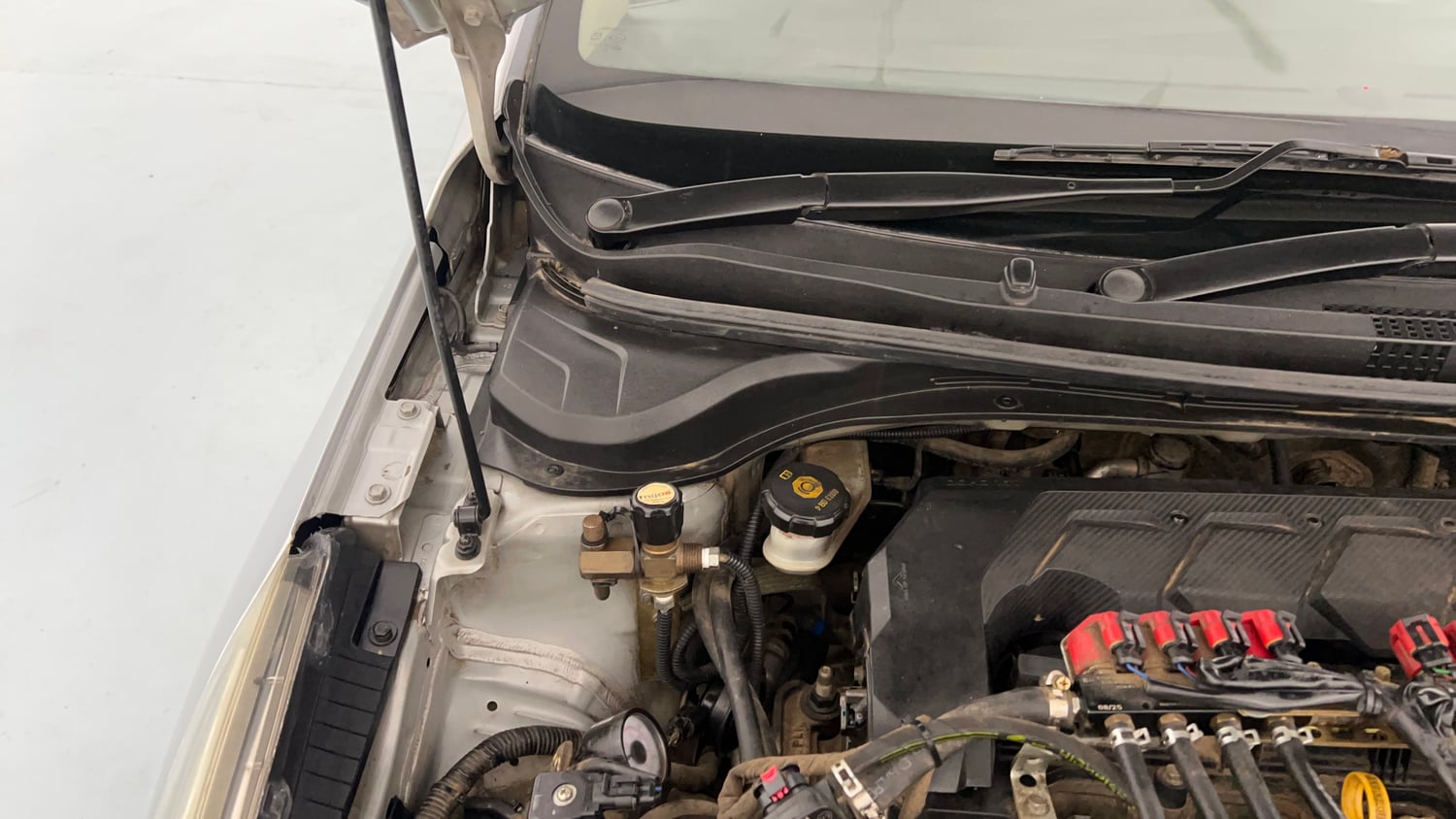 Used 2021 Hyundai Verna SX (O)1.5 MPi Petrol+ CNG (Outside Fitted) Cng Manual engine ENGINE RIGHT SIDE HINGE & APRON VIEW