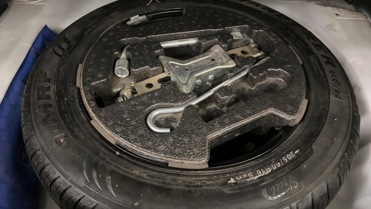 Used 2022 Maruti Suzuki Vitara Brezza VXi AT SHVS Petrol Automatic tyres SPARE TYRE VIEW