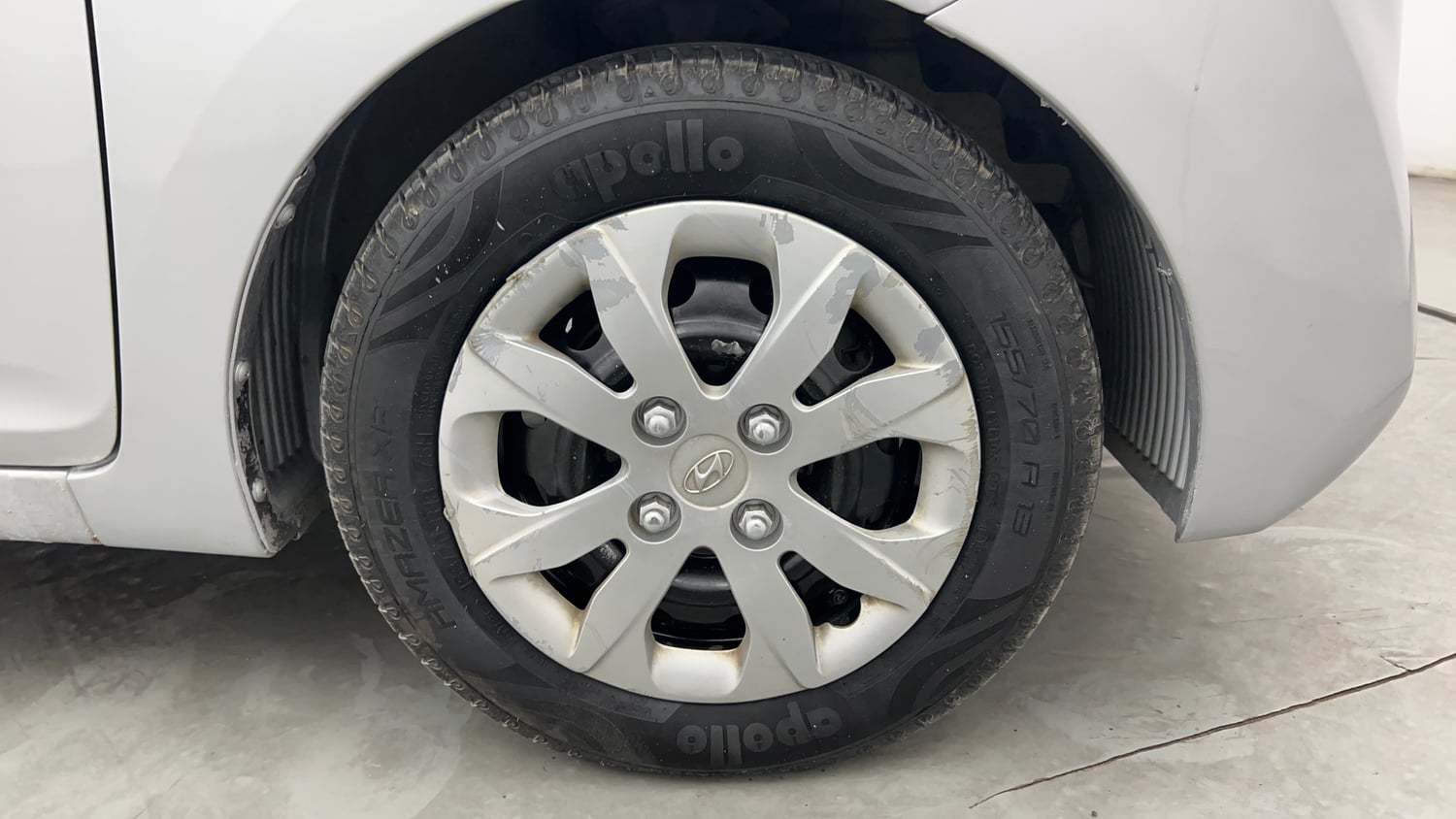 Used 2017 Hyundai Eon Sportz Petrol Manual tyres RIGHT FRONT TYRE RIM VIEW