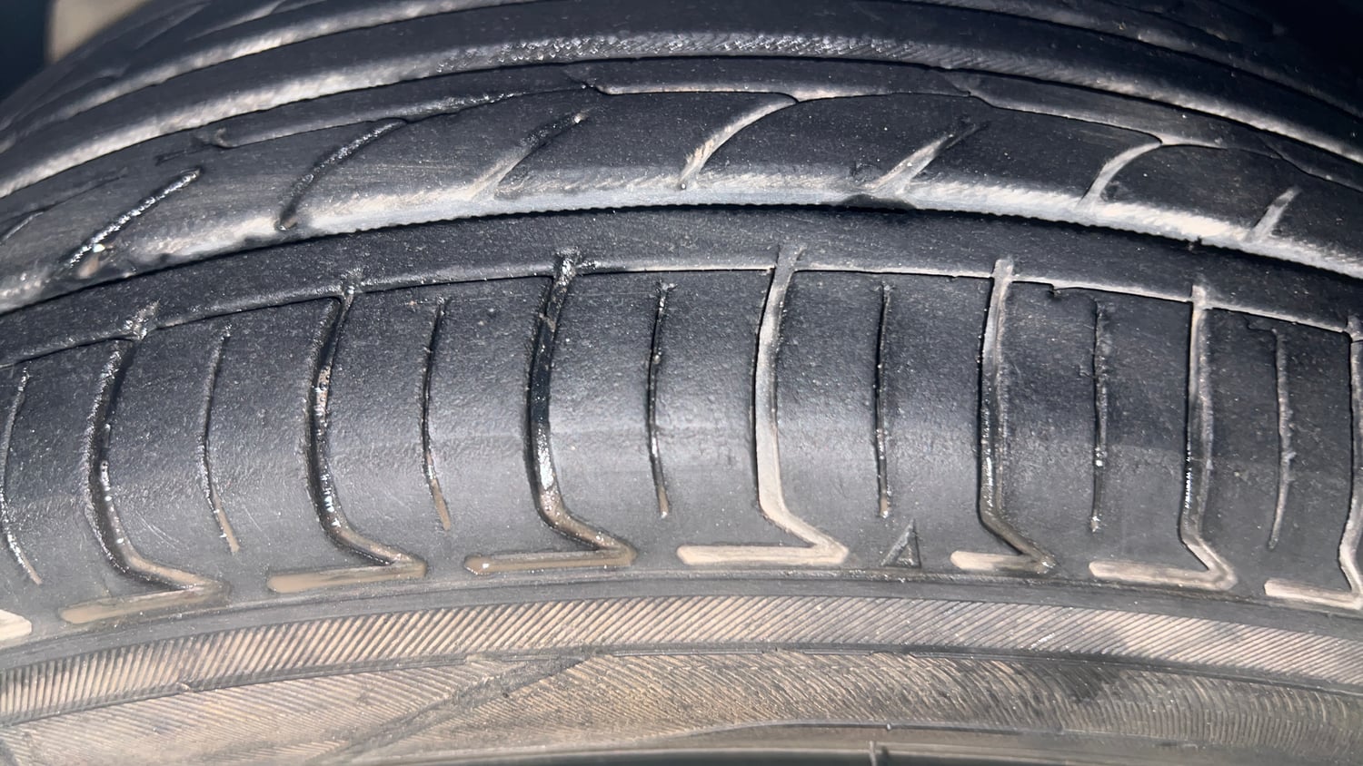 Used 2017 Tata Tiago Revotron XZA Petrol Automatic tyres LEFT FRONT TYRE TREAD VIEW