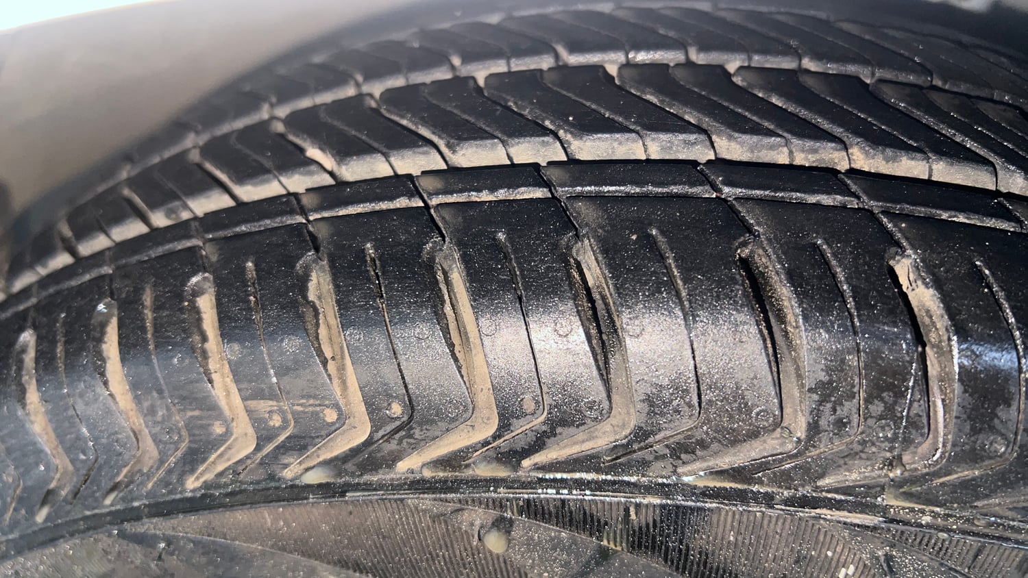 Used 2015 Hyundai Grand i10 Sportz 1.2 Kappa VTVT Petrol Manual tyres RIGHT FRONT TYRE TREAD VIEW