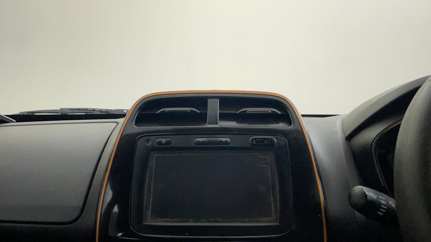 Used 2017 Renault Kwid CLIMBER 1.0 AMT Petrol Automatic top_features Integrated (in-dash) music system