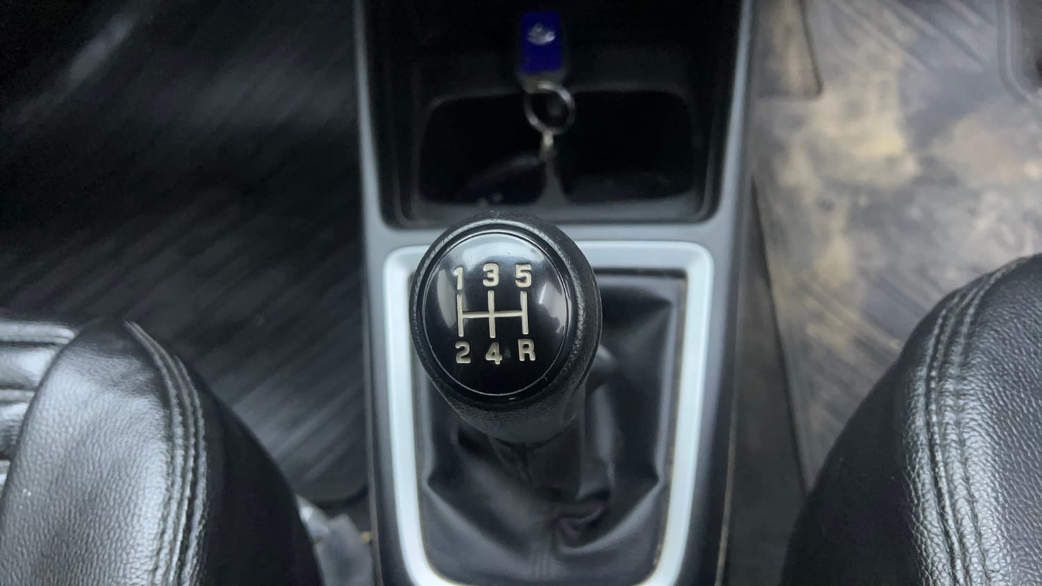 Used 2024 Maruti Suzuki Swift ZXi Petrol Manual interior GEAR  KNOB VIEW