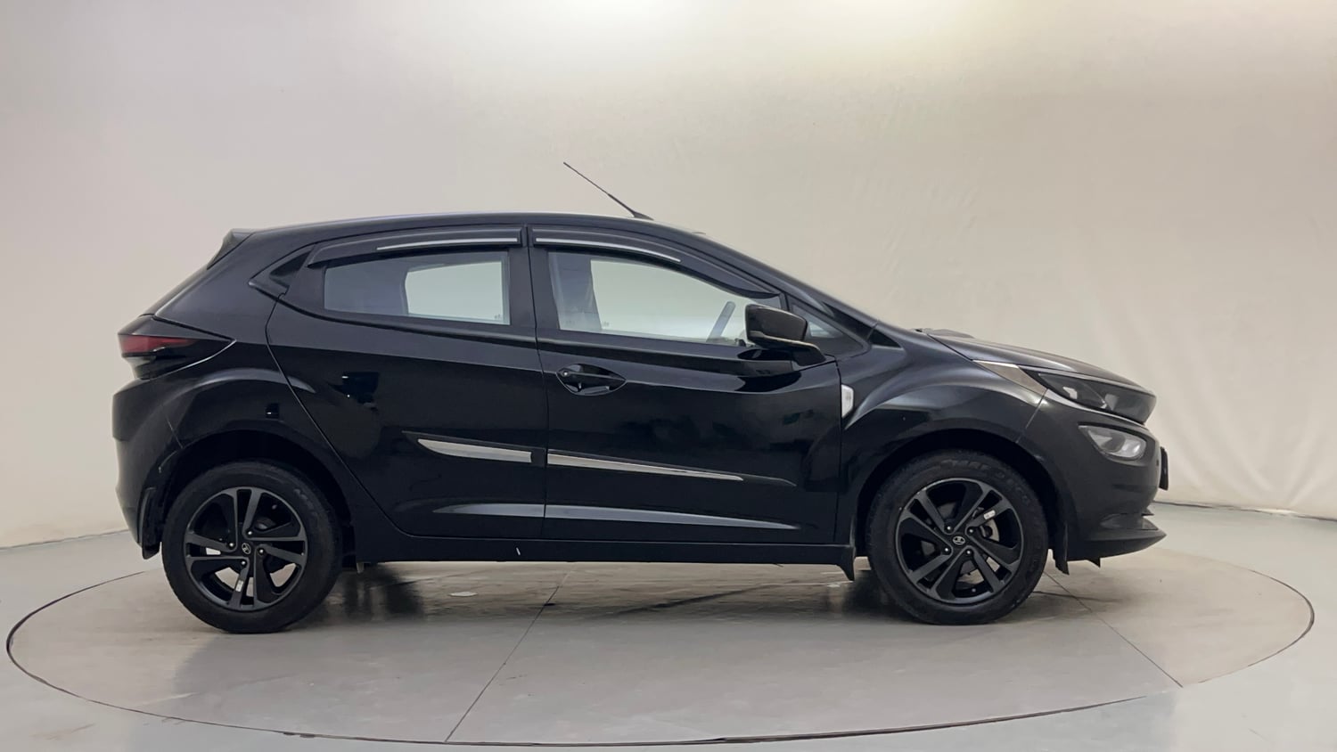 Used 2023 Tata Altroz XZA Plus Petrol Dark Edtion Petrol Automatic exterior RIGHT SIDE VIEW