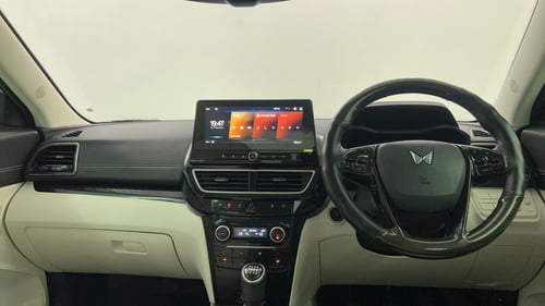 Used 2024 Mahindra XUV 3XO AX7 1.2 Petrol Petrol Manual interior DASHBOARD VIEW