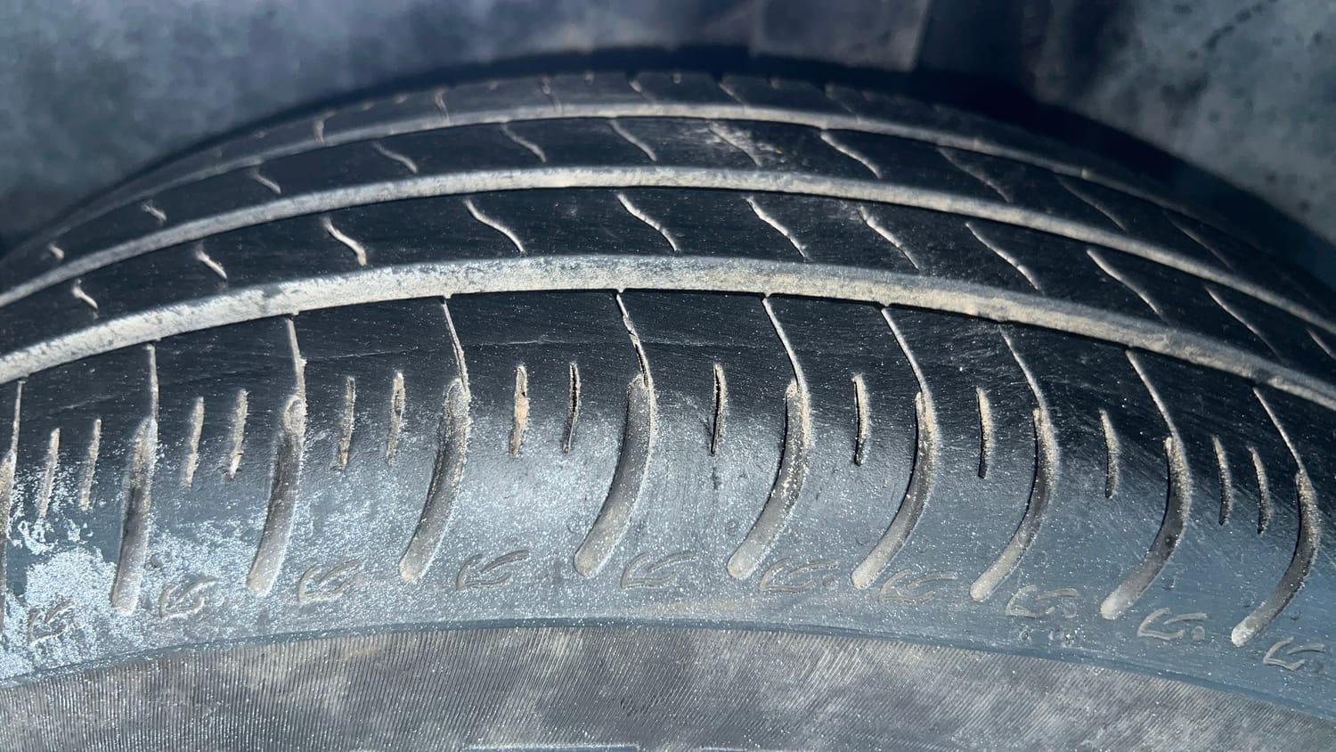 Used 2025 Maruti Suzuki Swift VXi Petrol Manual tyres LEFT REAR TYRE TREAD VIEW