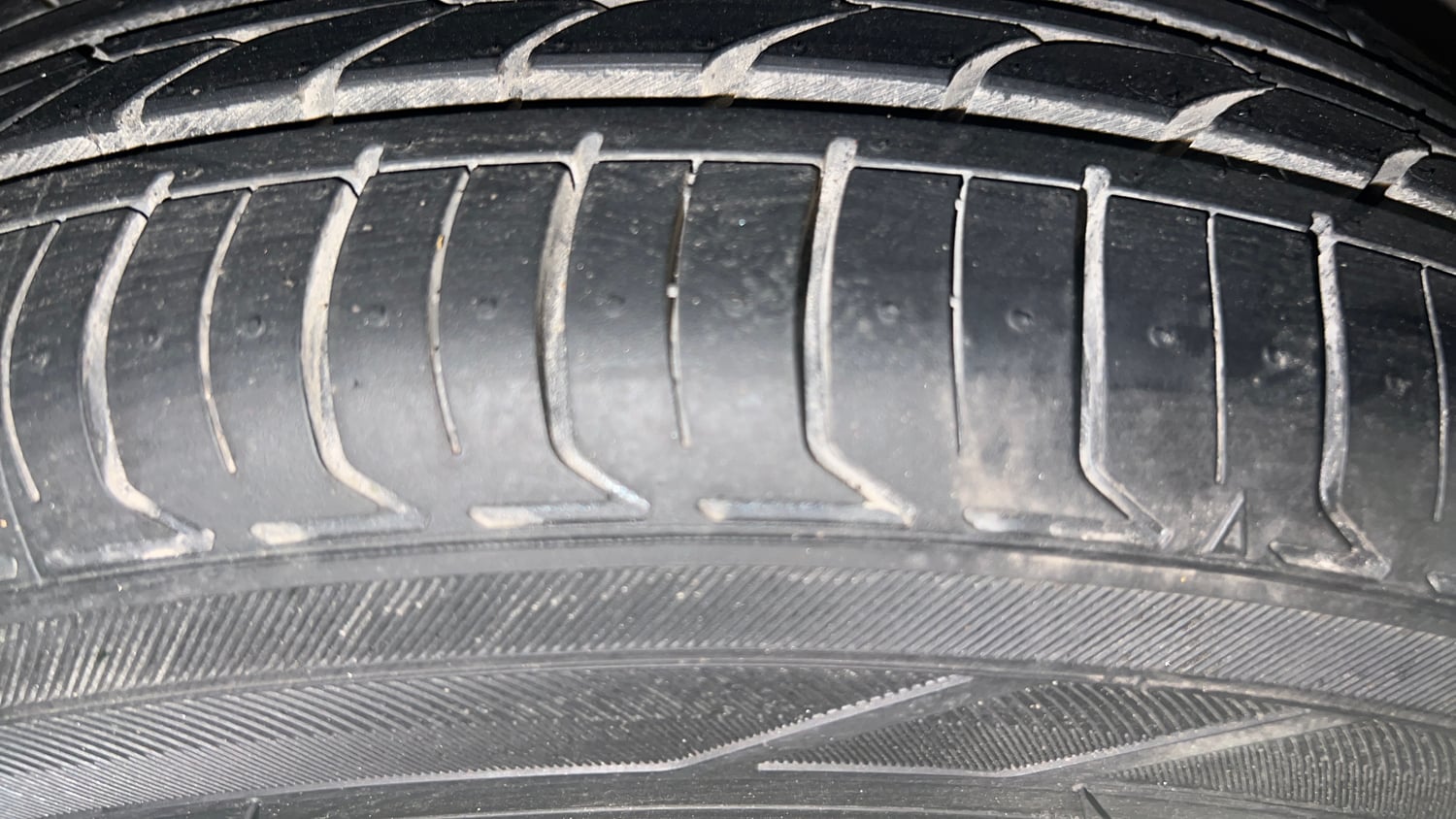Used 2015 Skoda Rapid 1.6 MPI Elegance Plus Petrol Manual tyres RIGHT FRONT TYRE TREAD VIEW