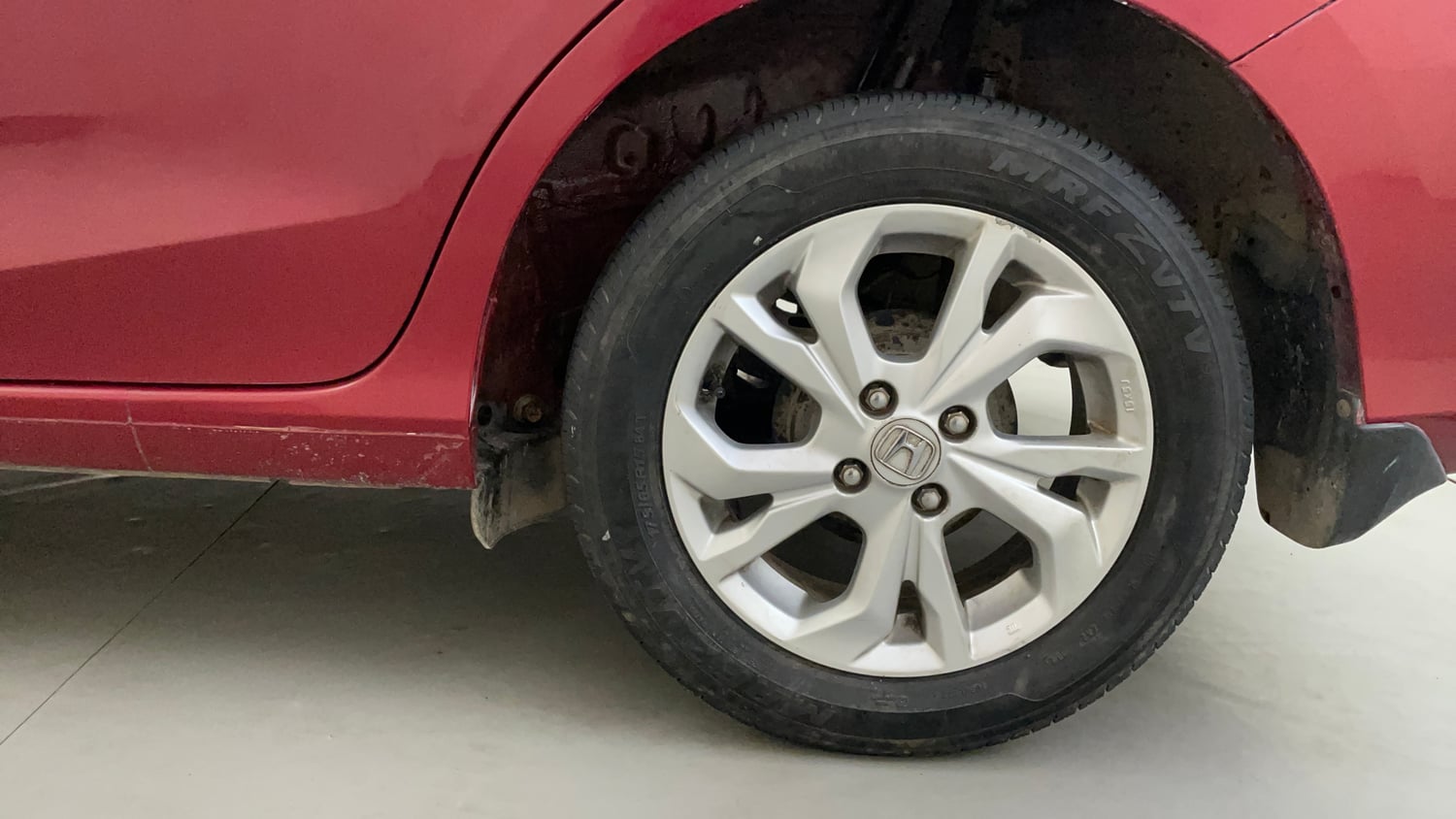 Used 2021 Honda Amaze 1.2 VX CVT Petrol Petrol Automatic tyres LEFT REAR TYRE RIM VIEW