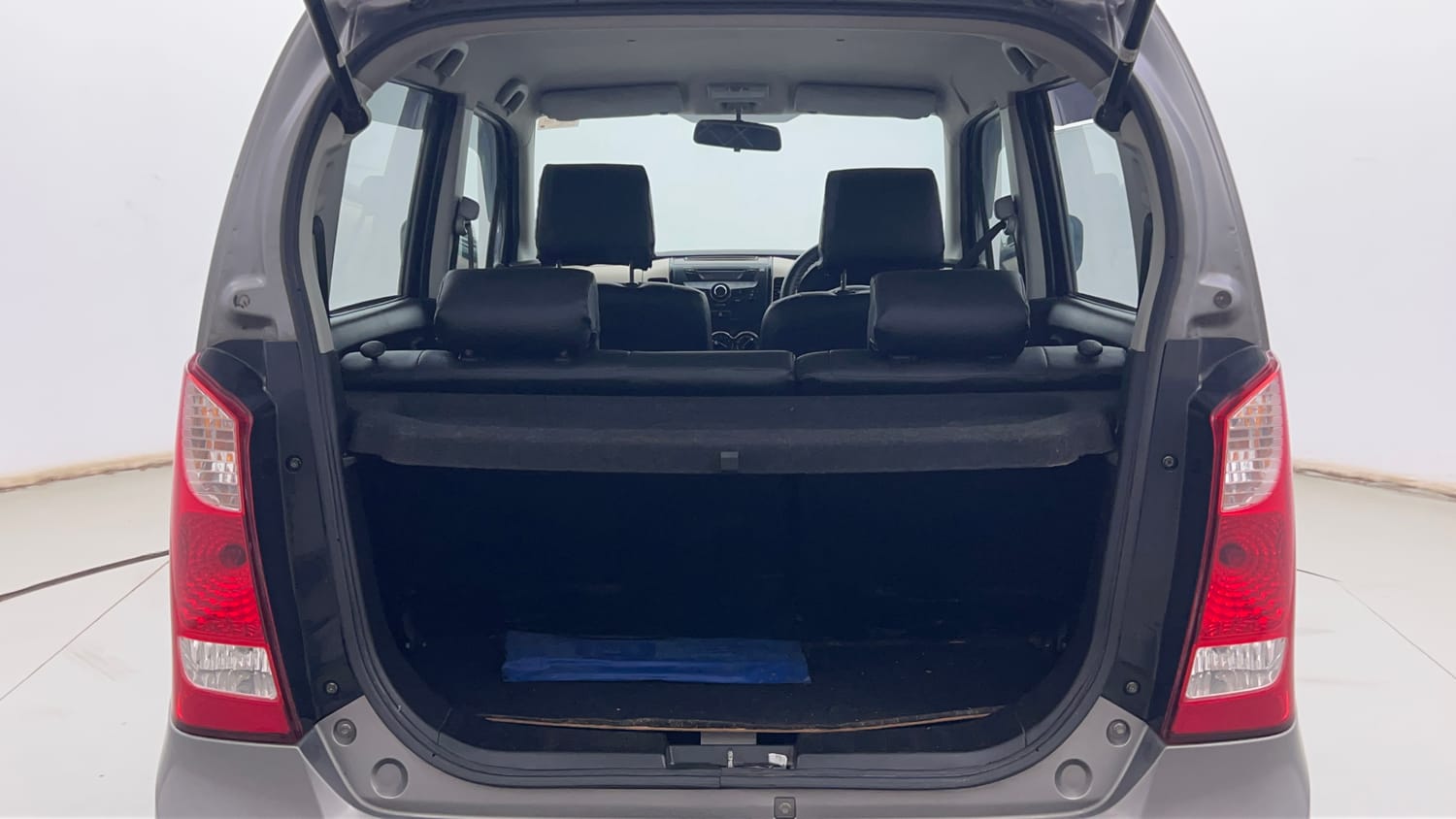 Used 2018 Maruti Suzuki Wagon R 1.0 VXI AMT Petrol Automatic interior DICKY INSIDE VIEW