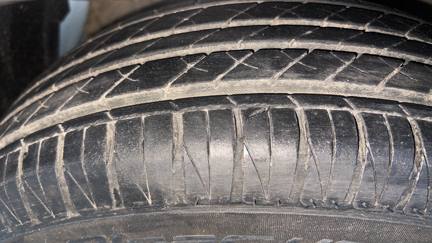 Used 2015 Honda Jazz V AT Petrol Petrol Automatic tyres LEFT FRONT TYRE TREAD VIEW