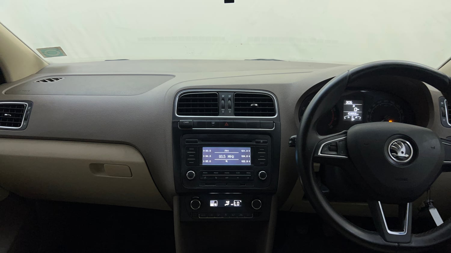 Used 2015 Skoda Rapid 1.6 MPI Elegance Plus Petrol Manual interior MUSIC SYSTEM & AC CONTROL VIEW