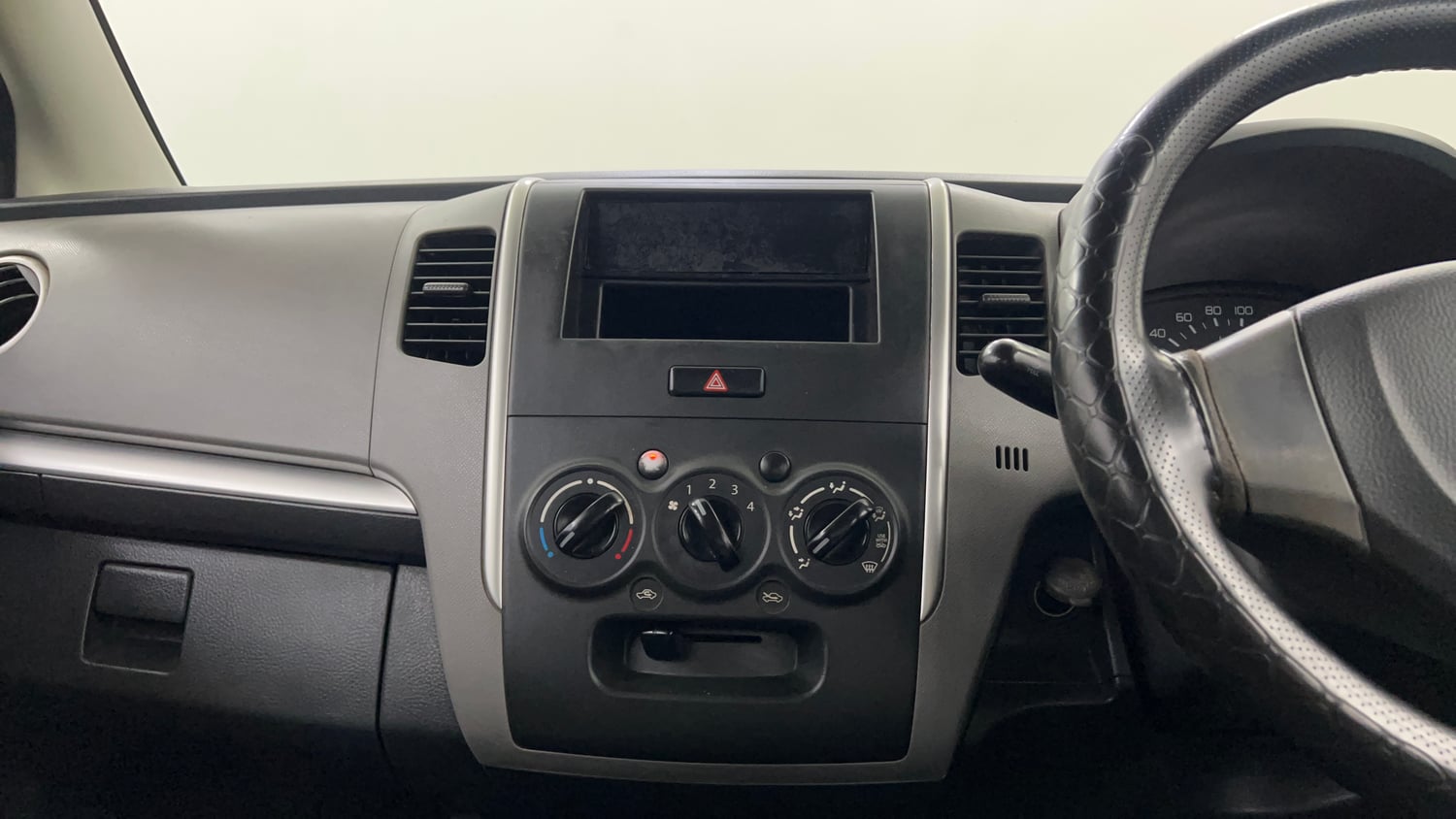 Used 2012 Maruti Suzuki Wagon R LXi Petrol Manual interior MUSIC SYSTEM & AC CONTROL VIEW