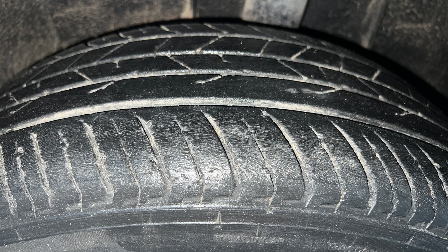 Used 2021 Nissan Magnite XV Premium Petrol Manual tyres LEFT REAR TYRE TREAD VIEW
