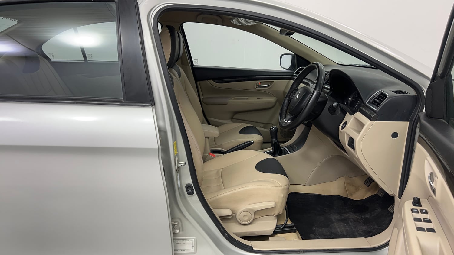 Used 2017 Maruti Suzuki Ciaz Zeta 1.4 MT Petrol Manual interior RIGHT SIDE FRONT DOOR CABIN VIEW