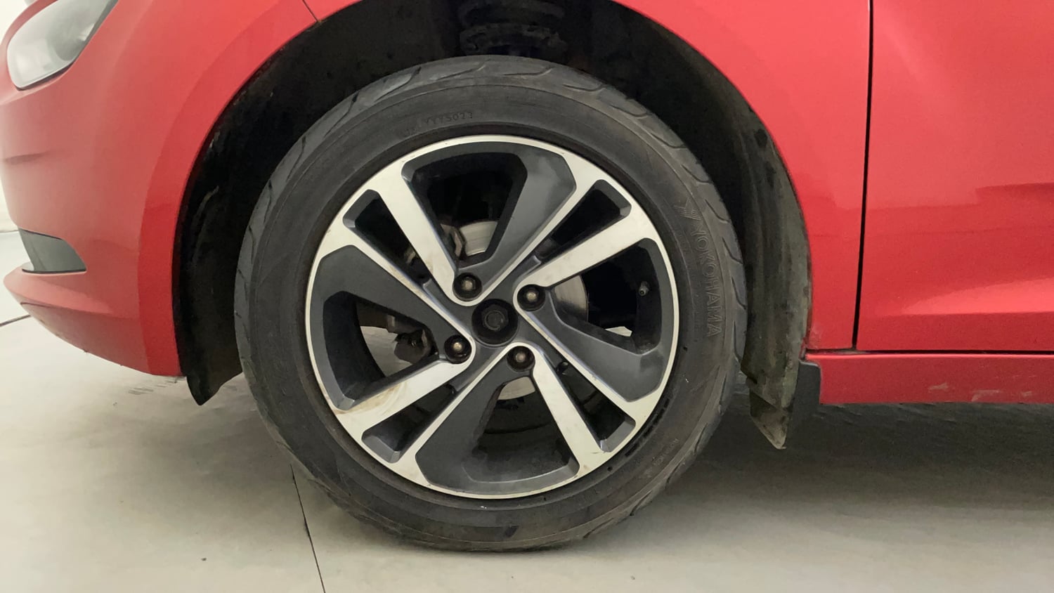 Used 2021 Tata Altroz XZ Petrol Petrol Manual tyres LEFT FRONT TYRE RIM VIEW