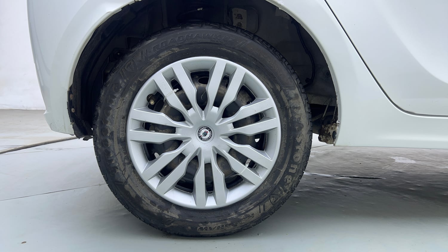 Used 2021 Tata Tiago XT Petrol Manual tyres RIGHT REAR TYRE RIM VIEW