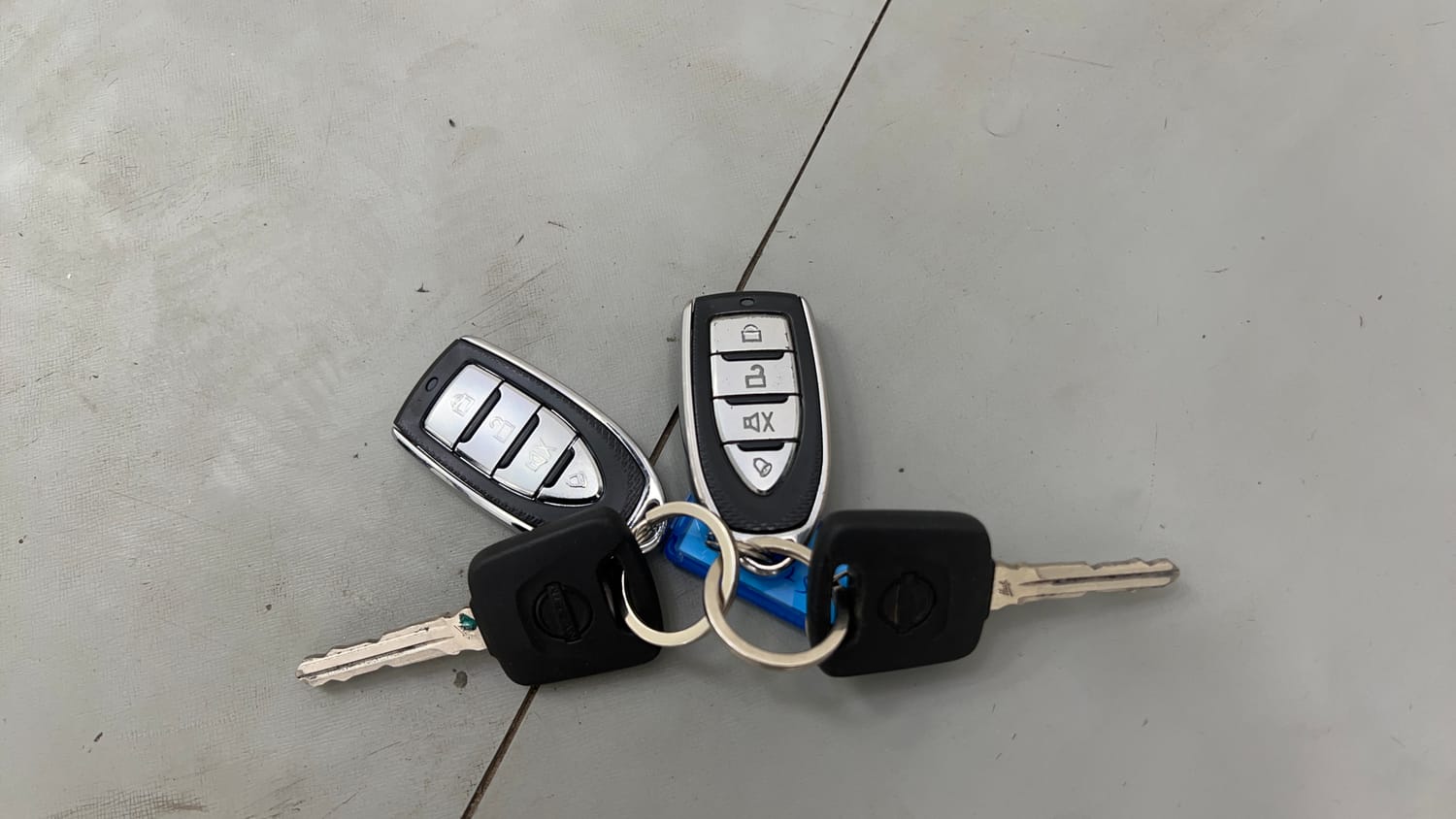 Used 2025 Nissan Magnite Visia B4D 1.0 Petrol MT Petrol Manual extra CAR KEY VIEW