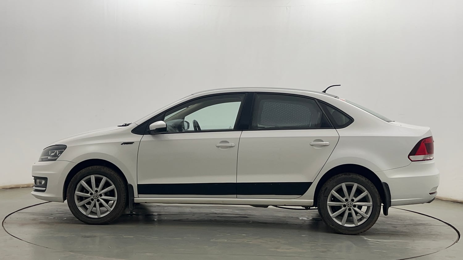 Used 2017 Volkswagen Vento Highline Plus 1.2 (P) AT 16 Alloy Petrol Automatic exterior LEFT SIDE VIEW