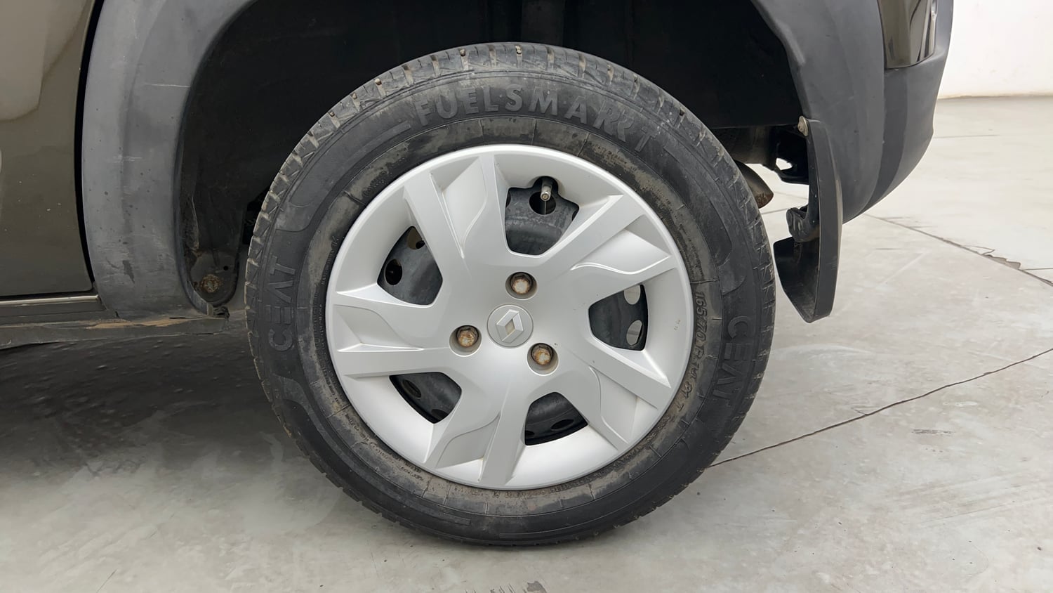 Used 2023 Renault Kwid RXT 1.0 AMT Petrol Automatic tyres LEFT REAR TYRE RIM VIEW