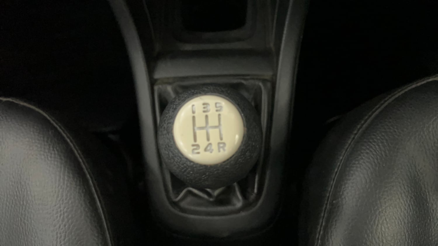 Used 2012 Maruti Suzuki Swift VXi Petrol Manual interior GEAR  KNOB VIEW