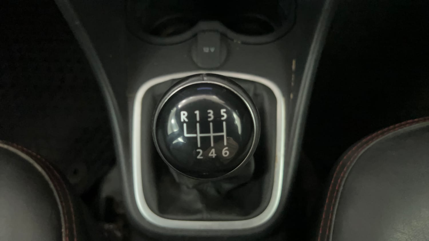 Used 2022 Volkswagen Polo Highline Plus 1.0L TSI Petrol Manual interior GEAR  KNOB VIEW