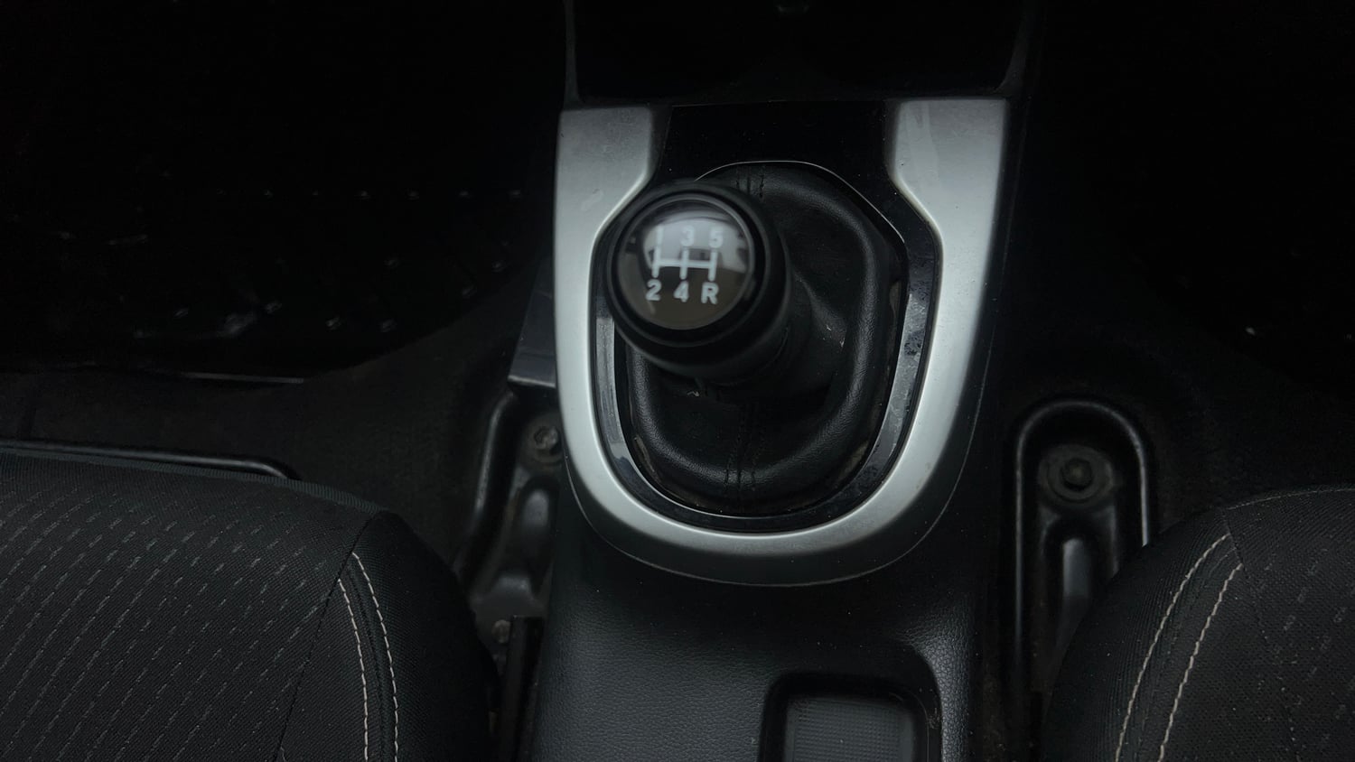 Used 2017 Honda WR-V VX MT Petrol Petrol Manual interior GEAR  KNOB VIEW