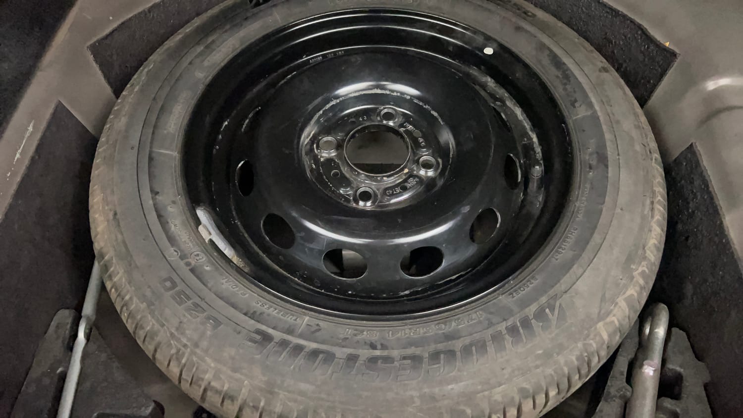 Used 2018 Tata Tigor Revotron XZA Petrol Automatic tyres SPARE TYRE VIEW