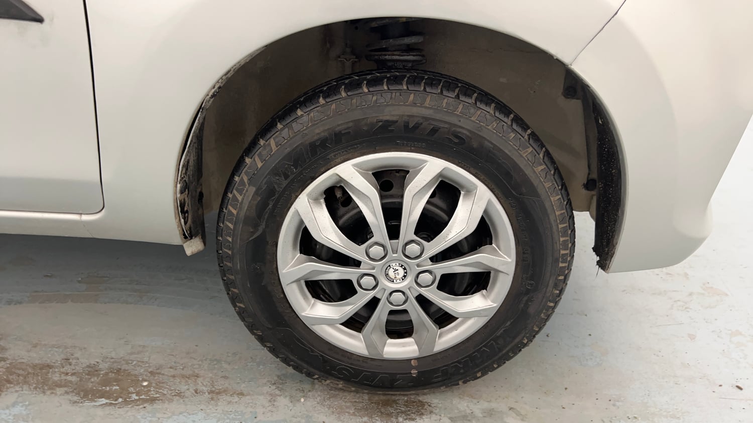 Used 2018 Maruti Suzuki Alto 800 VXi Petrol Manual tyres RIGHT FRONT TYRE RIM VIEW