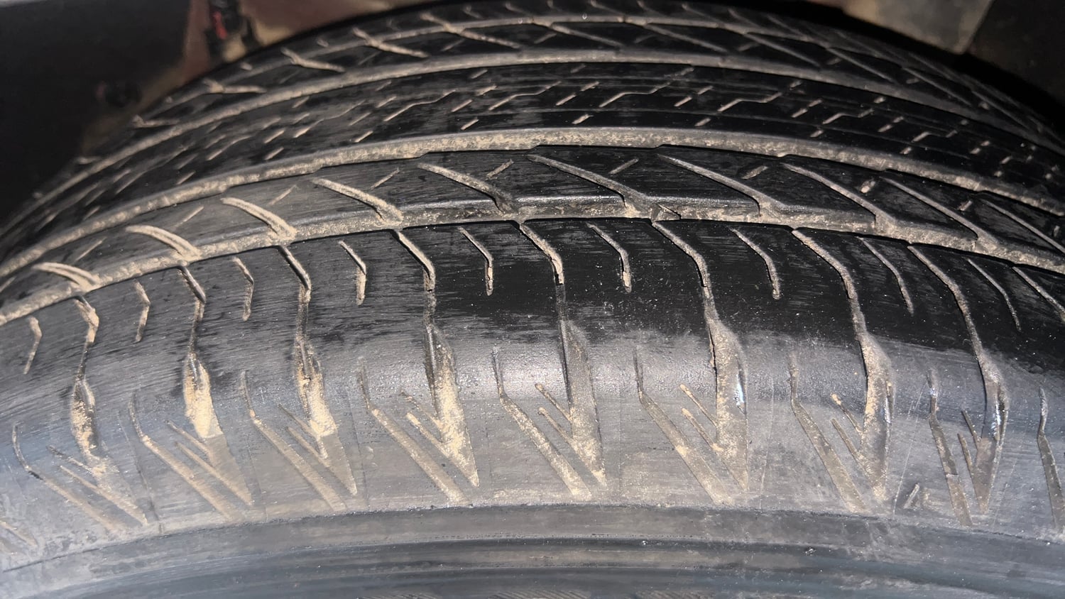Used 2024 Mahindra XUV700 AX7 Luxury Pack Petrol 7 STR Blaze Editon AT Petrol Automatic tyres LEFT REAR TYRE TREAD VIEW