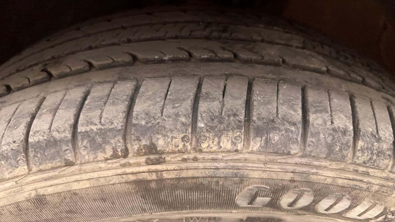 Used 2022 Volkswagen Polo Highline Plus 1.0L TSI Petrol Manual tyres LEFT FRONT TYRE TREAD VIEW