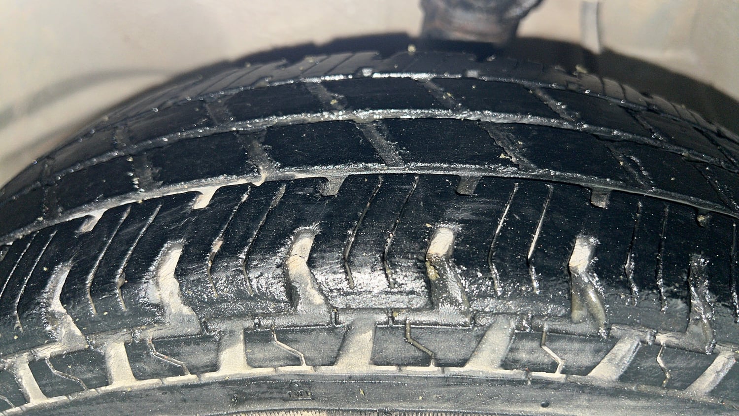 Used 2018 Maruti Suzuki Alto 800 VXi Petrol Manual tyres LEFT FRONT TYRE TREAD VIEW