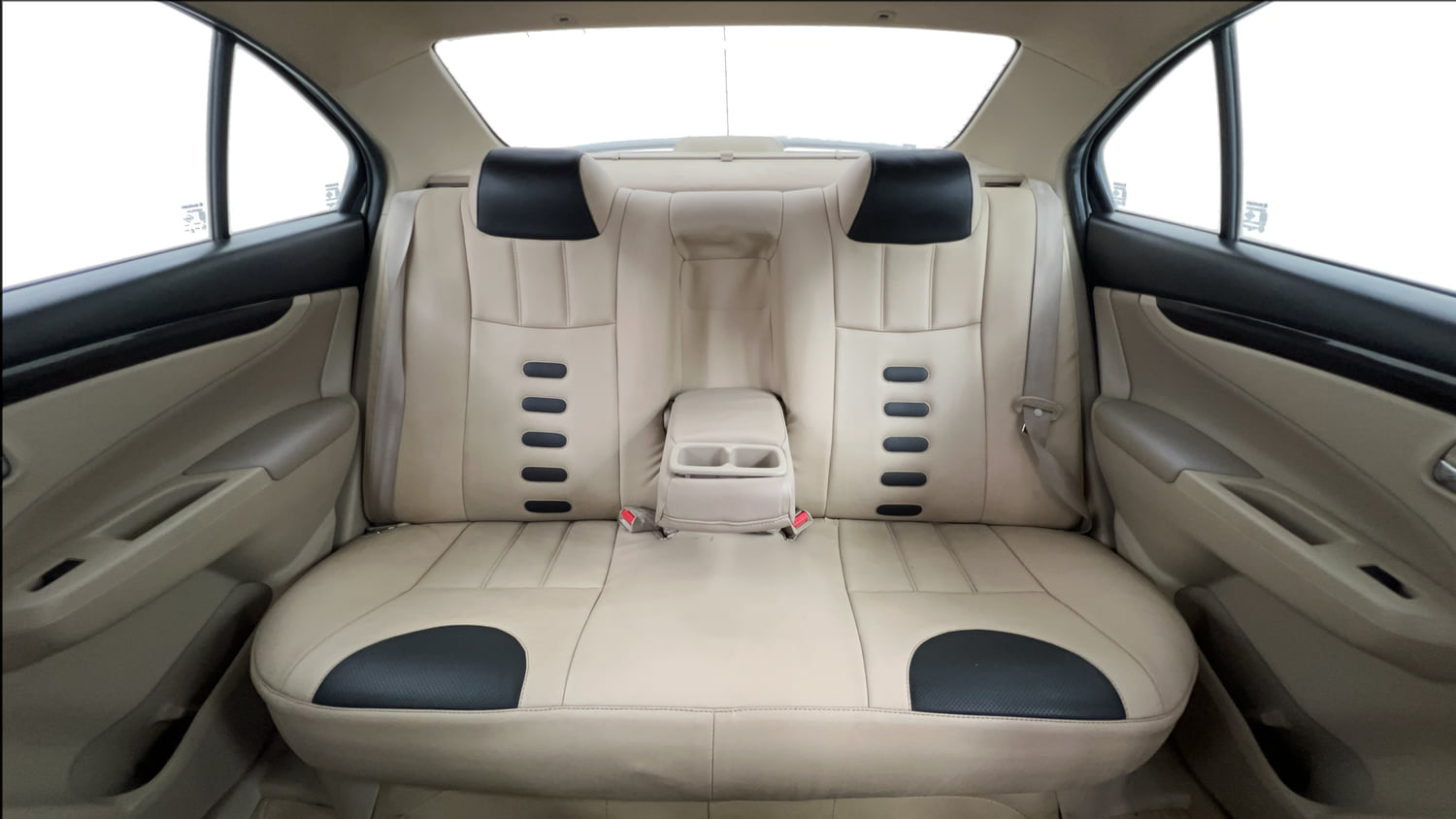 Used 2017 Maruti Suzuki Ciaz Zeta 1.4 MT Petrol Manual interior REAR SEAT CONDITION VIEW