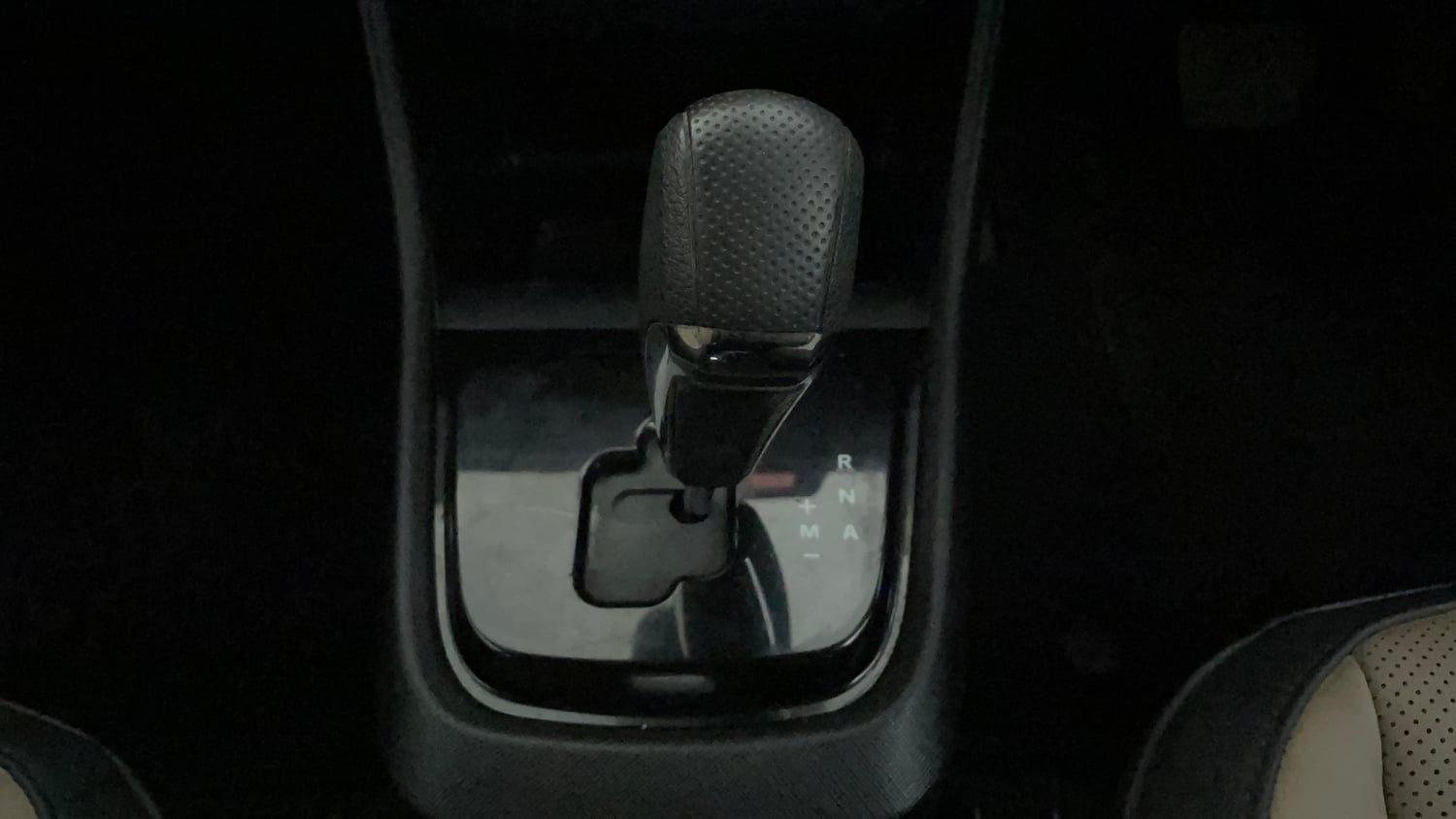 Used 2022 Tata Punch Kaziranga Creative AMT Petrol Automatic interior GEAR  KNOB VIEW