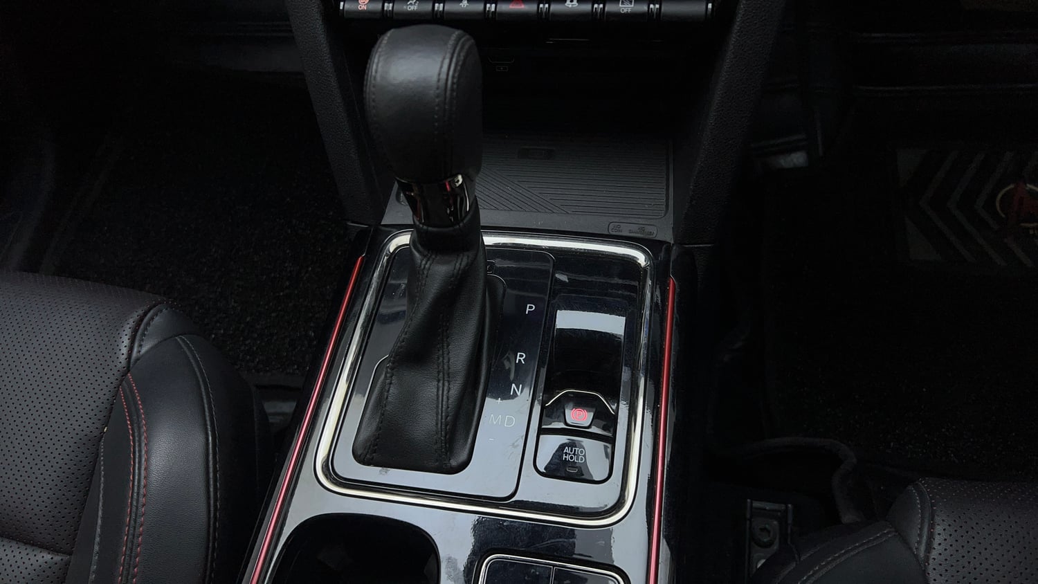 Used 2024 Mahindra XUV700 AX7 Luxury Pack Petrol 7 STR Blaze Editon AT Petrol Automatic interior GEAR  KNOB VIEW