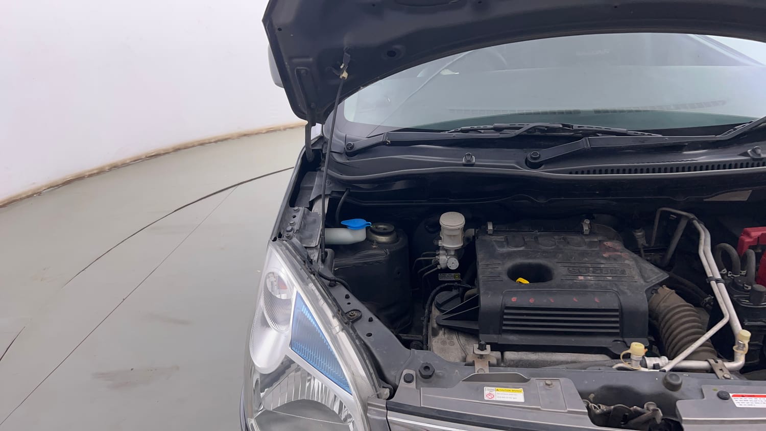 Used 2018 Maruti Suzuki Wagon R 1.0 VXI AMT Petrol Automatic engine ENGINE RIGHT SIDE HINGE & APRON VIEW