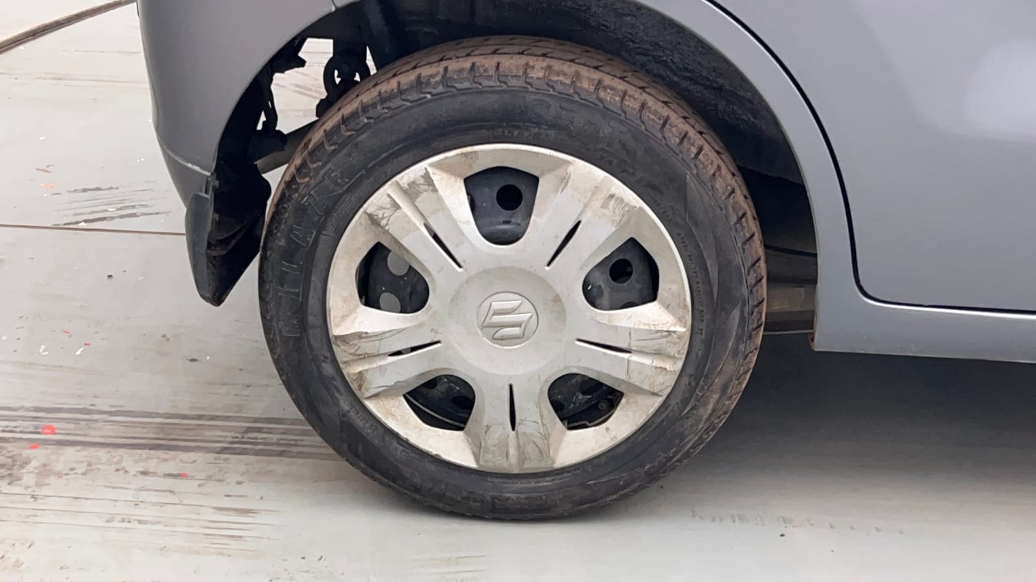 Used 2018 Maruti Suzuki Wagon R 1.0 VXI AMT Petrol Automatic tyres RIGHT REAR TYRE RIM VIEW