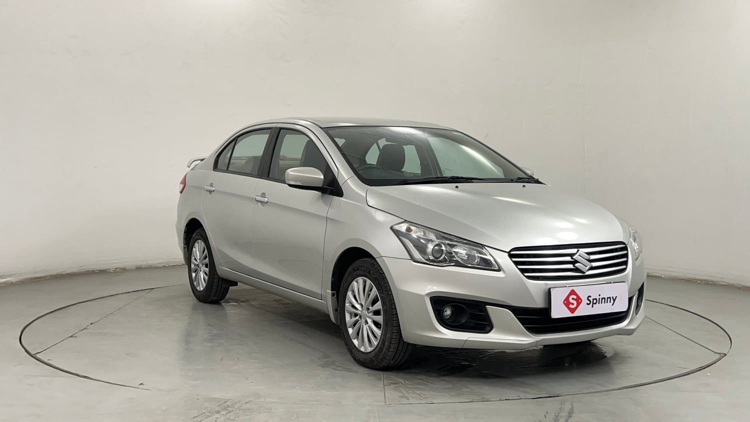 Used 2017 Maruti Suzuki Ciaz Zeta 1.4 MT Petrol Manual exterior RIGHT FRONT CORNER VIEW