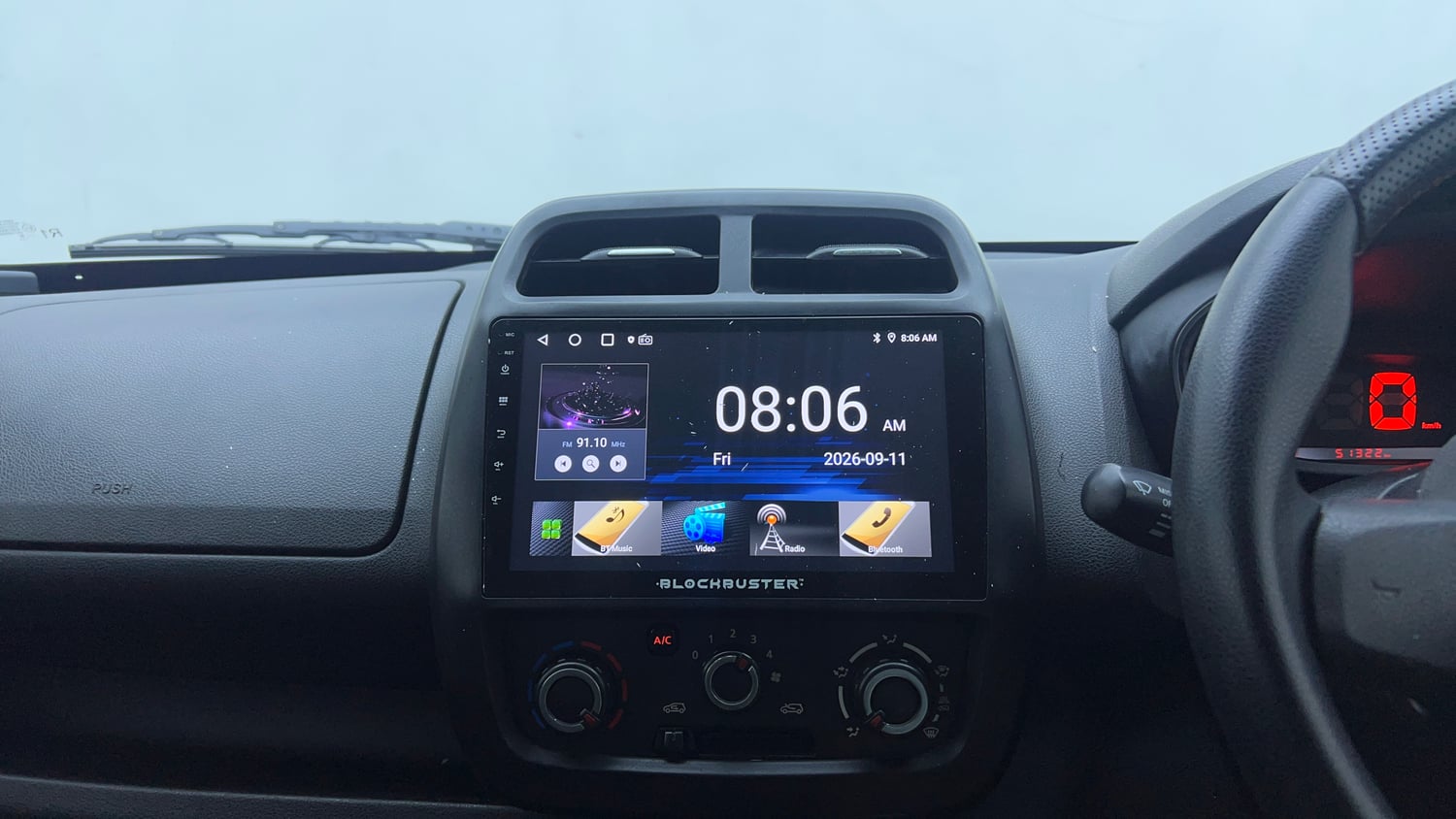 Used 2018 Renault Kwid CLIMBER 1.0 AMT Petrol Automatic top_features Touch screen infotainment system