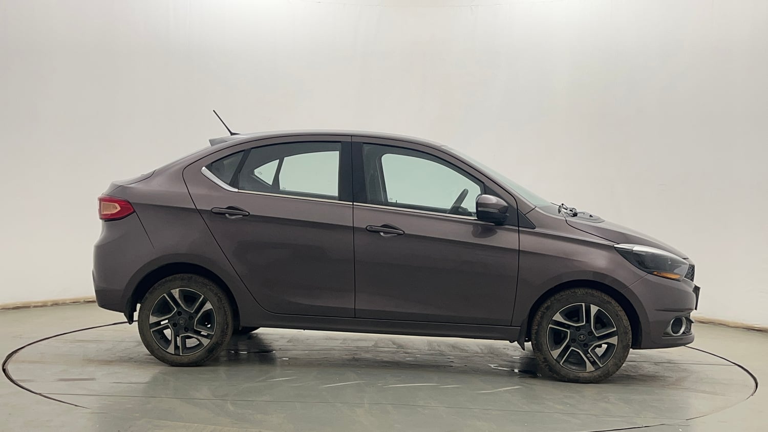 Used 2018 Tata Tigor Revotron XZA Petrol Automatic exterior RIGHT SIDE VIEW